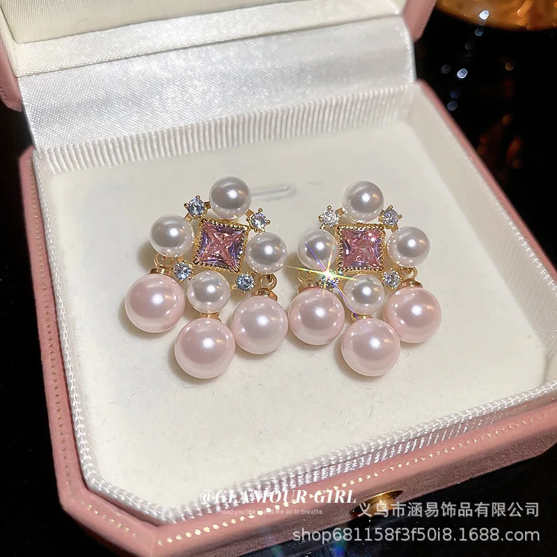 Retro sophisticated earrings pearl with zircon
