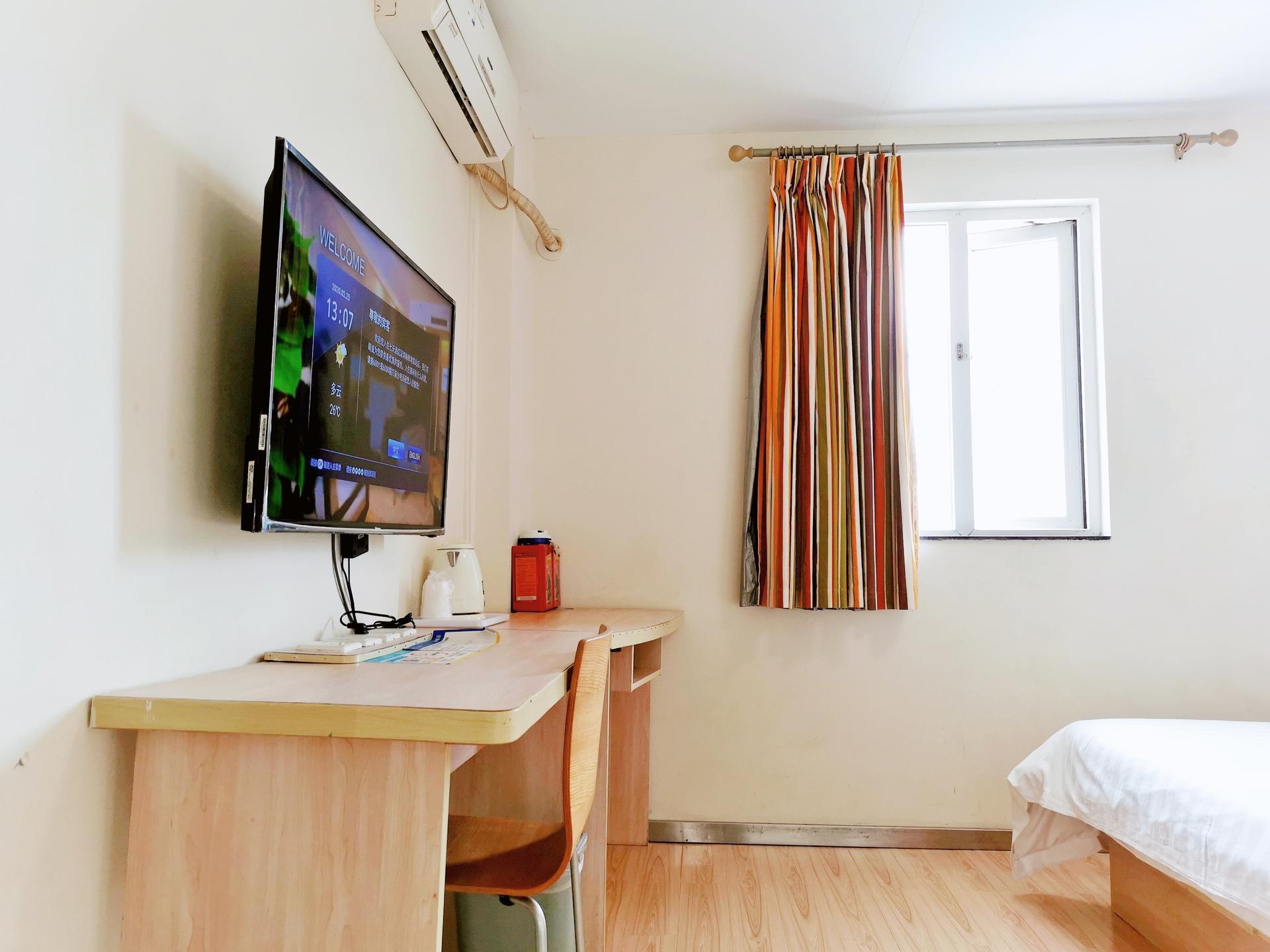 7-day hotel chain Hotel-Shenzhen Upper Merlin metro station Shop Ali exclusive to the big bed room