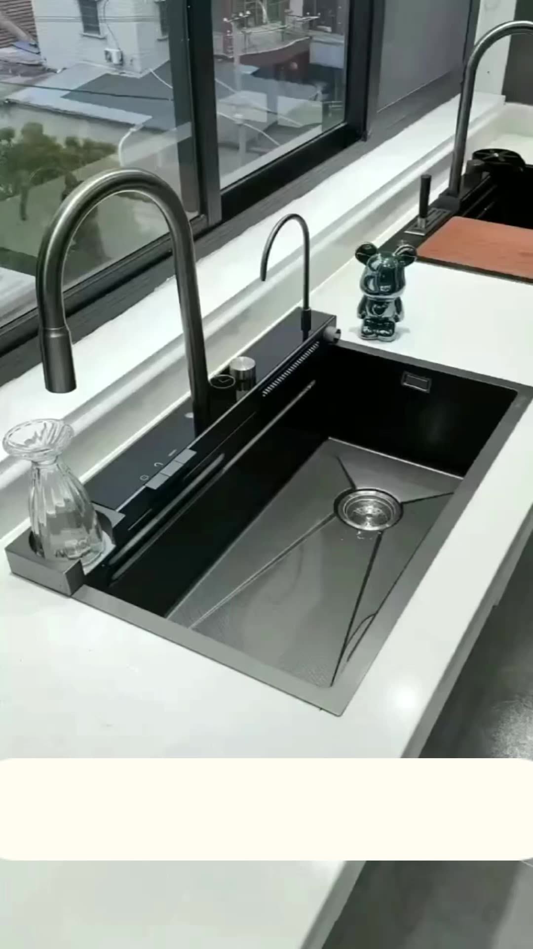 2023 New Arrival Grey Single Bowl Multifunctional Waterfall Faucet