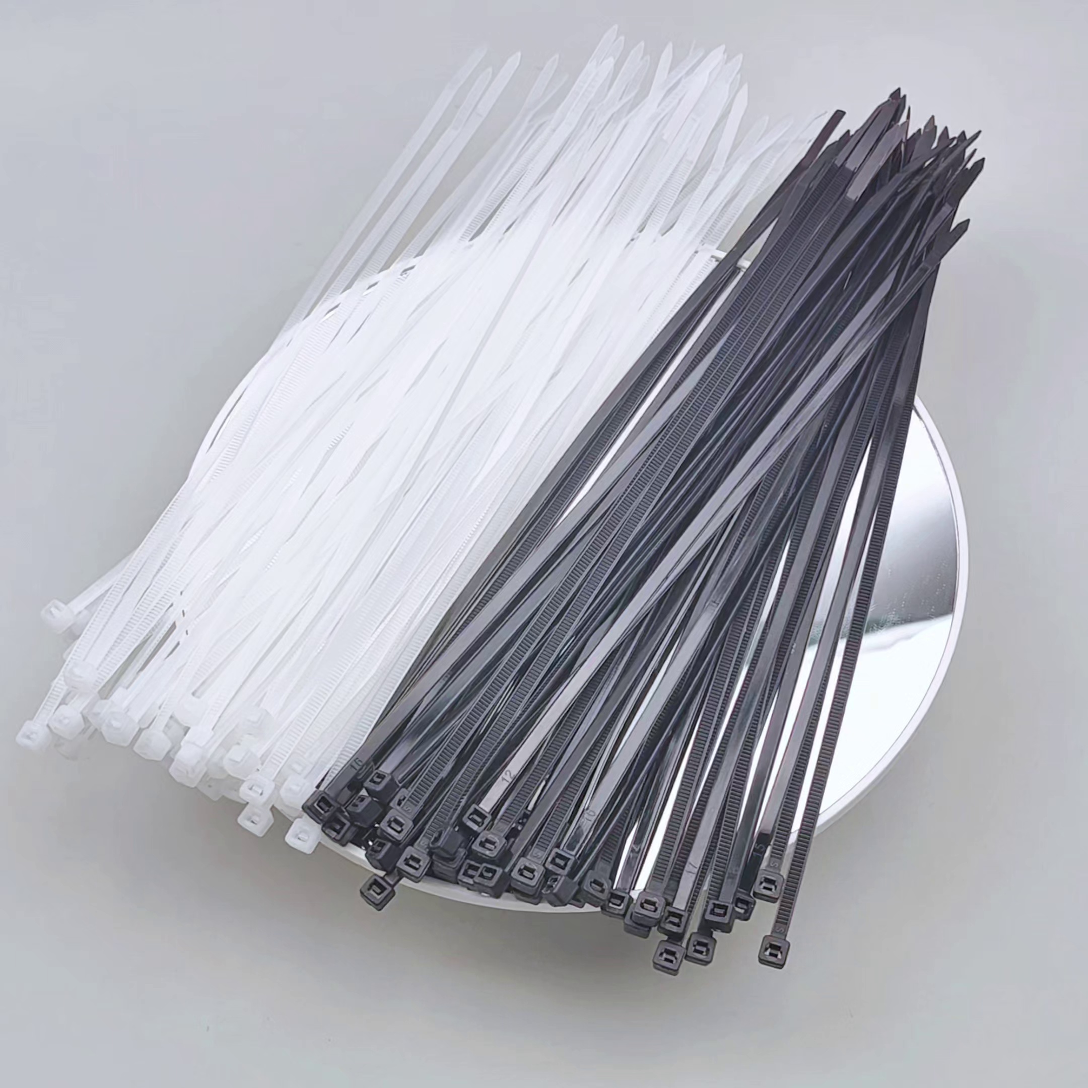 别再用手绑电线了。此款自锁尼龙�扎带太神了⚡