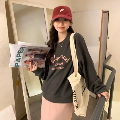 A unisex American vintage origami-style long-sleeved padded hoodie for autumn, loose and versatile, with a minimalist and unique design.