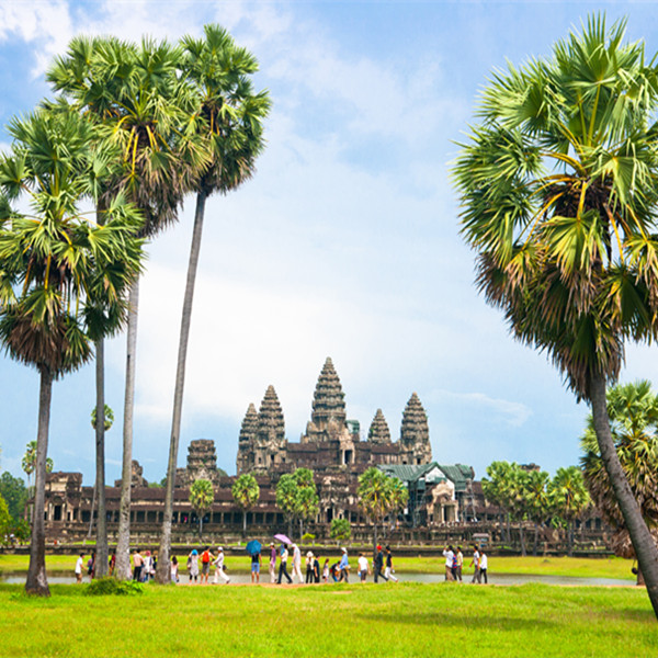 走进神秘吴哥窟：柬埔寨跟团游深度体验