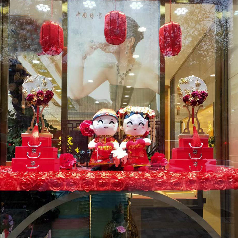 Jewelry window decoration net red display atmosphere decoration display creative gold shop wedding layout scene dress up red