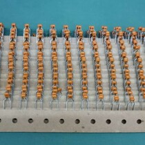 Imported high frequency capacitor ON820J 1000pcs start shooting