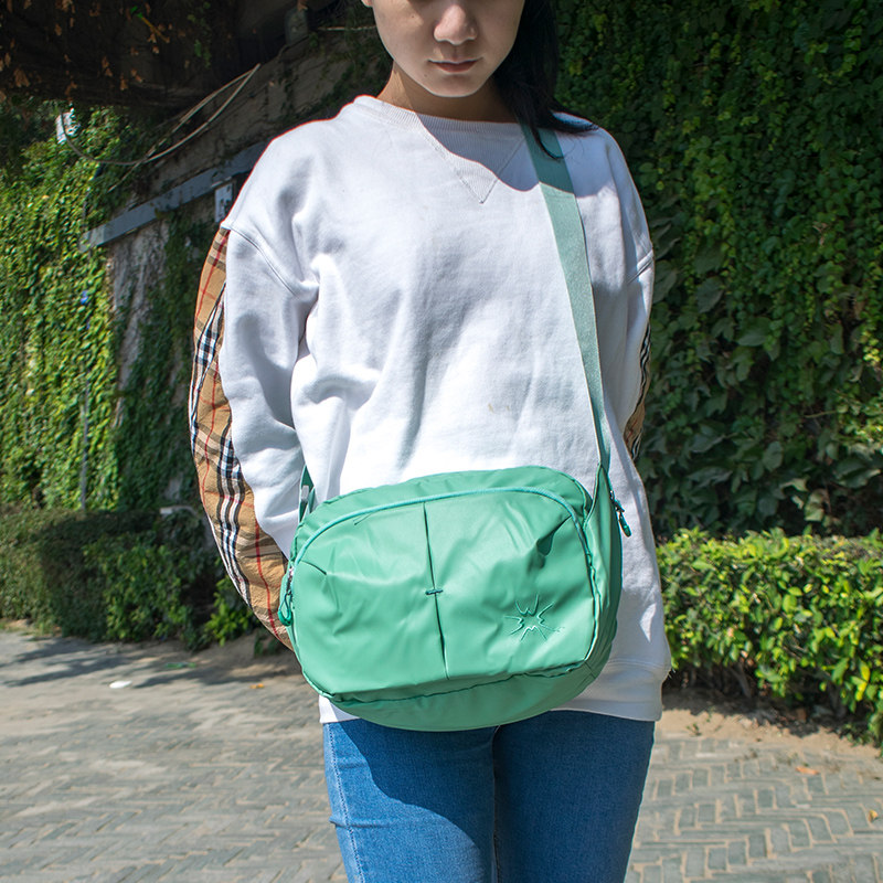 Outdoor ultra-light messenger bag women's travel shoulder bag sports mountaineering bag men's multi-compartment large-capacity waterproof hiking bag