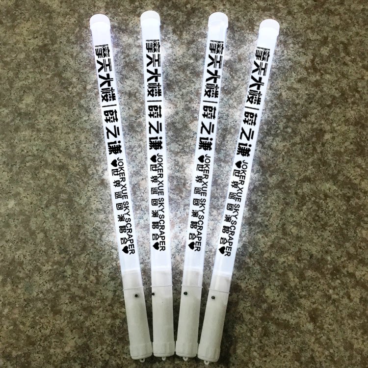 Xue Zhiqian concert white fluorescent stick flash stick bar KTV party advertising gift LOGO custom made