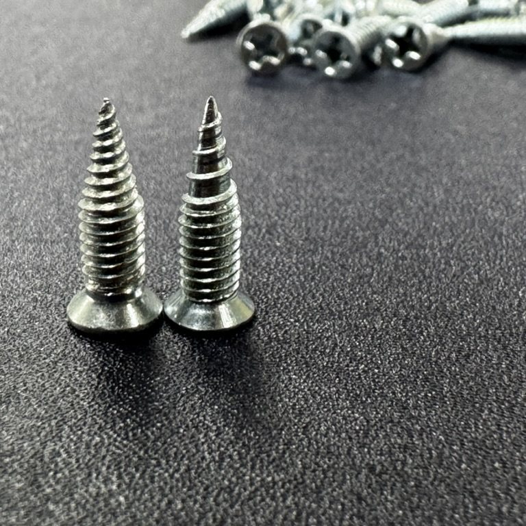 Japanese Km Seiko Light Steel Keel Special Flat Head Screws for Ceiling Edge Beams, Small Bee Screws, Small Fat Screws, Self-Tapping Screws