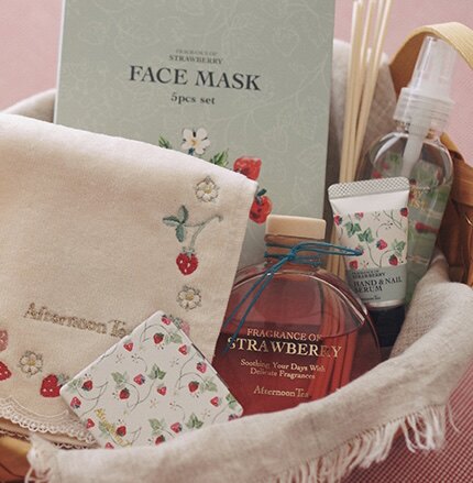 Spot Japanese purchasing afternoon tea2024 strawberry limited hand cream Snoopy lip balm