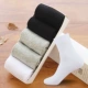 Vớ nam vớ cotton ống mùa thu và mùa đông màu trắng đen xám kinh doanh vớ nam bốn mùa vớ cotton thể thao khử mùi