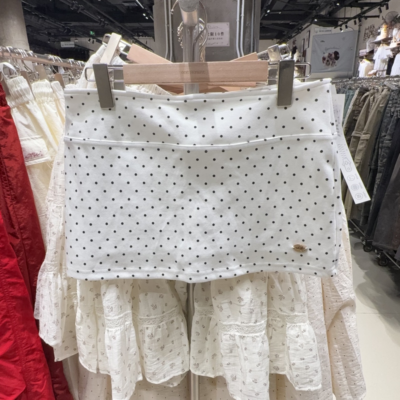 One Moment Spring and Summer New Versatile Polka Dot French-Style Skirt with Leggings, Short Skirt, Non-Returnable