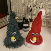 Cute little red and little green) can sing funny Christmas tree ornaments Christmas gifts swing Christmas tree hat