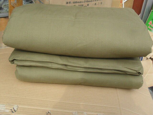 The quilt is available in four colors such as sea blue olive green army green and pine branch green
