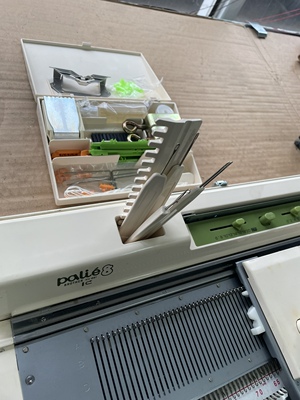 Вторая -ручная цветочная карта бренда 5 -needle вязаная машина KH881/KR830