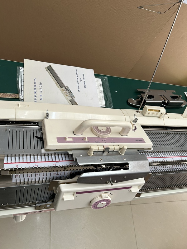 Brand New Knitting Machine 3-Needle Coarse Needle Machine Kh260 Main Machine + Kr260 Ribbing Auxiliary Machine Brand New Knitting Machine 3-Needle Coarse Needle Machine Kh260 Main Machine + Kr260 Ribbing Auxiliary Machine