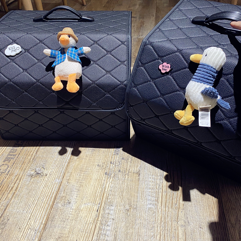 Cartoon car reserve container cute artifact can fold and decorate the carton car multi-function suitcase