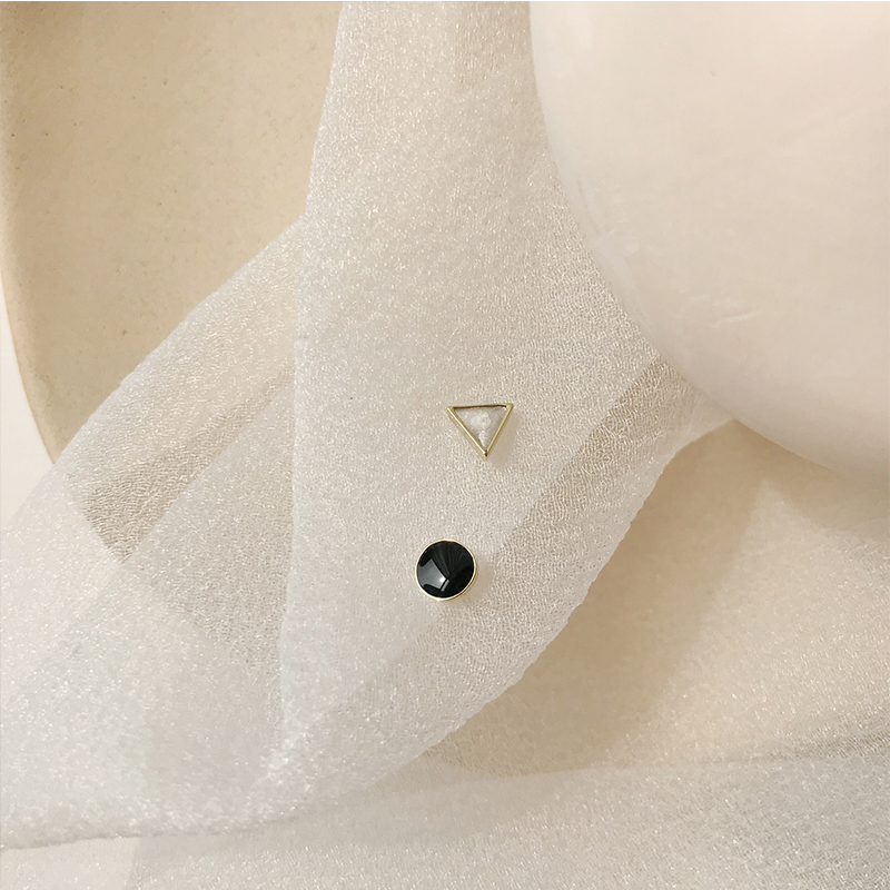 Hong Kong (designer) RVY 2021 new earrings female personality simple temperament simple small earring earrings