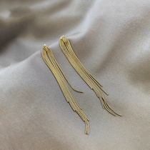 Hong Kong (designer) RVY 2021 new earrings female gold tassel wire European and American earrings elegant earrings
