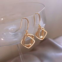 Hong Kong (designer) RVY 2021 New Tide niche advanced earrings female temperament Joker hypoallergenic