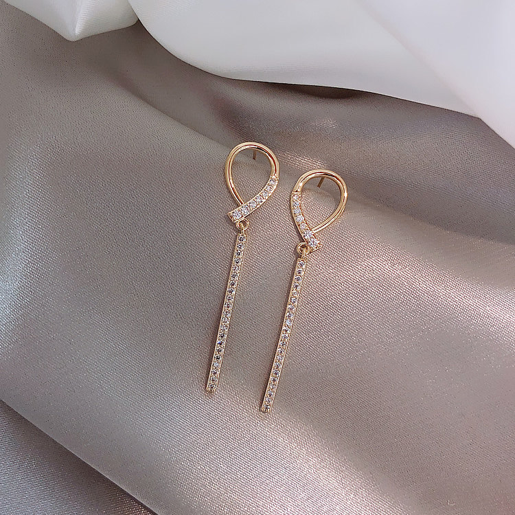 Hong Kong (designer) RVY 2021 new earrings Korean version long version temperament earrings simple retro earrings women