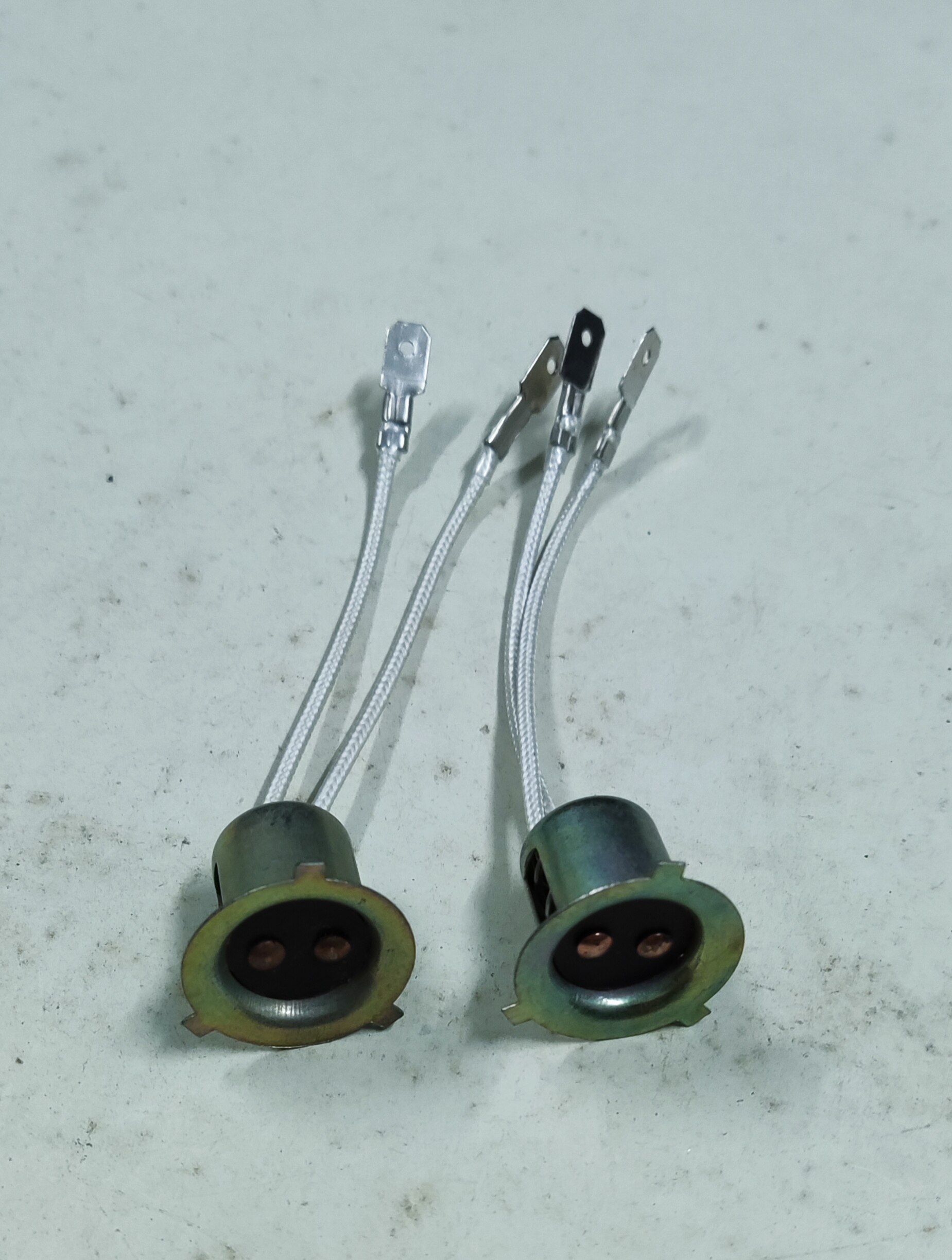 Motorcycle electric vehicle headlights high temperature resistance single claw lamp head is not afraid of hot and high temperature resistance