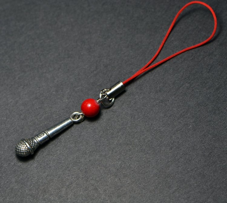 Factory direct sales of ancient style characteristics Yunnan ethnic style jewelry retro Tibetan silver miao silver small microphone mobile phone chain G027