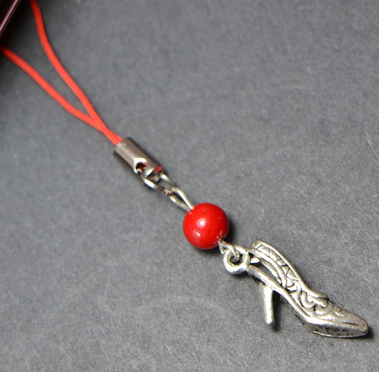 Yunnan ethnic wind craft gift decoration jewelry Tibetan silver high-grade gift box pendant creative high heels mobile phone lanyard SJL022