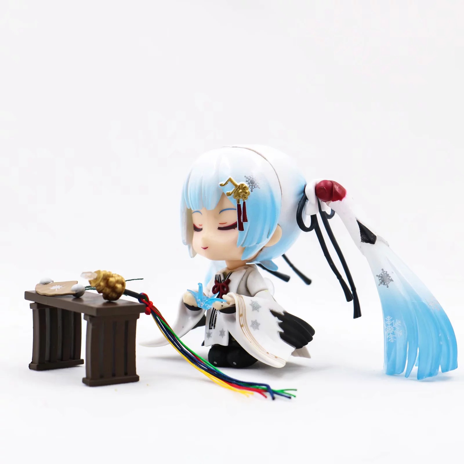snow miku crane priestess
