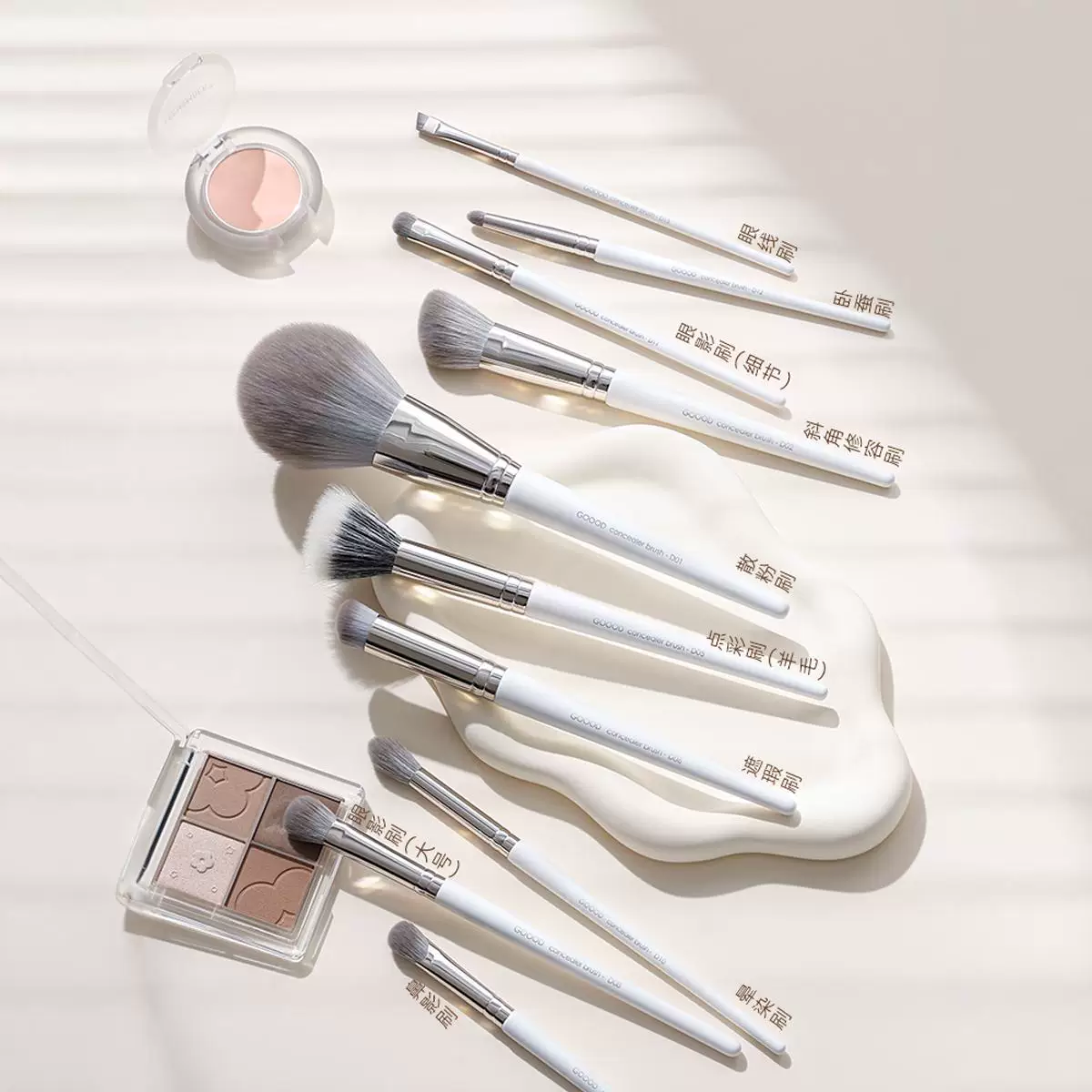 Brush, eye shadow for contouring, foundation, face blush, full set