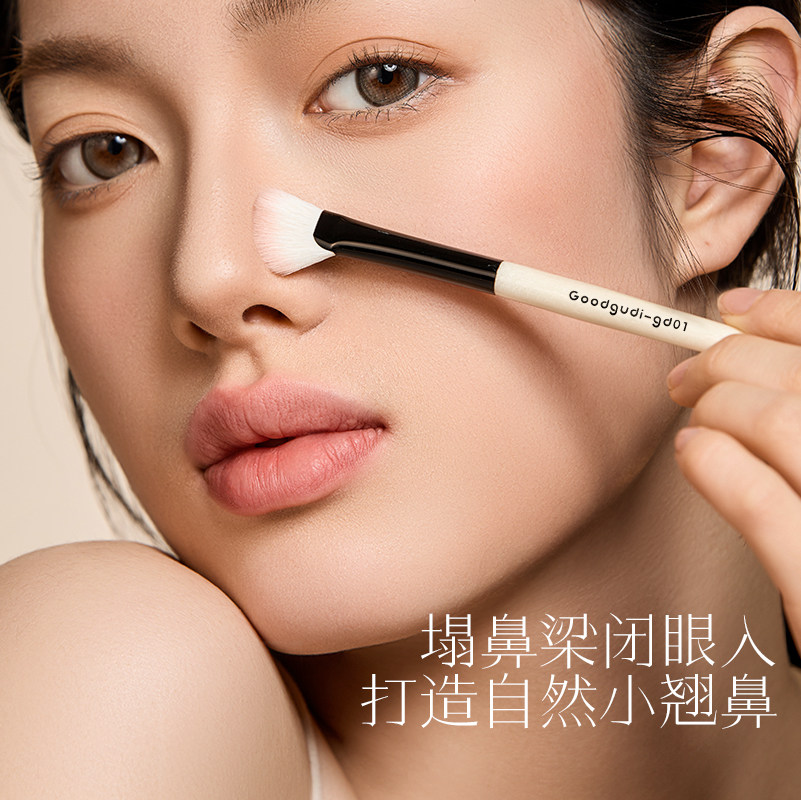 扇形高光刷:打造立体美肌的秘密武器 -洗脸刷-淘宝百科网