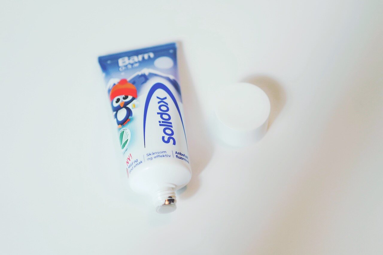 Norwegian National children's toothpaste prevents tooth decay and protects the taste of raspberries from 0 to 5 years old