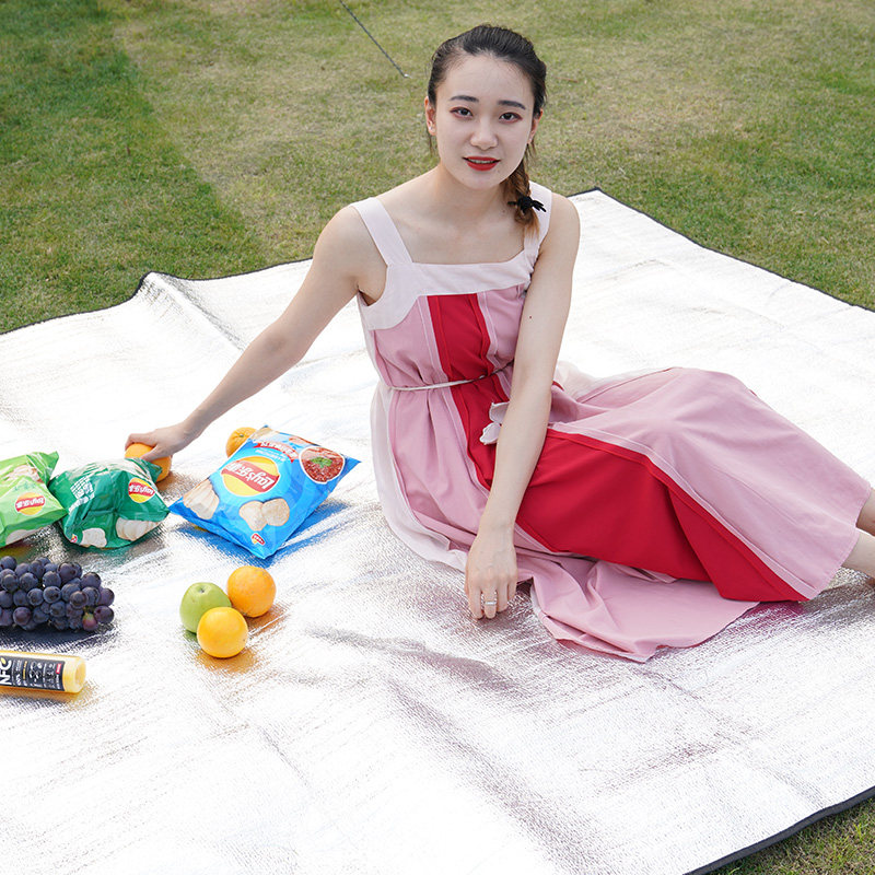 Outdoor aluminum film moisture proof mat Picnic mat Cloth thickened spring picnic camping tent Waterproof mat Beach lawn mat