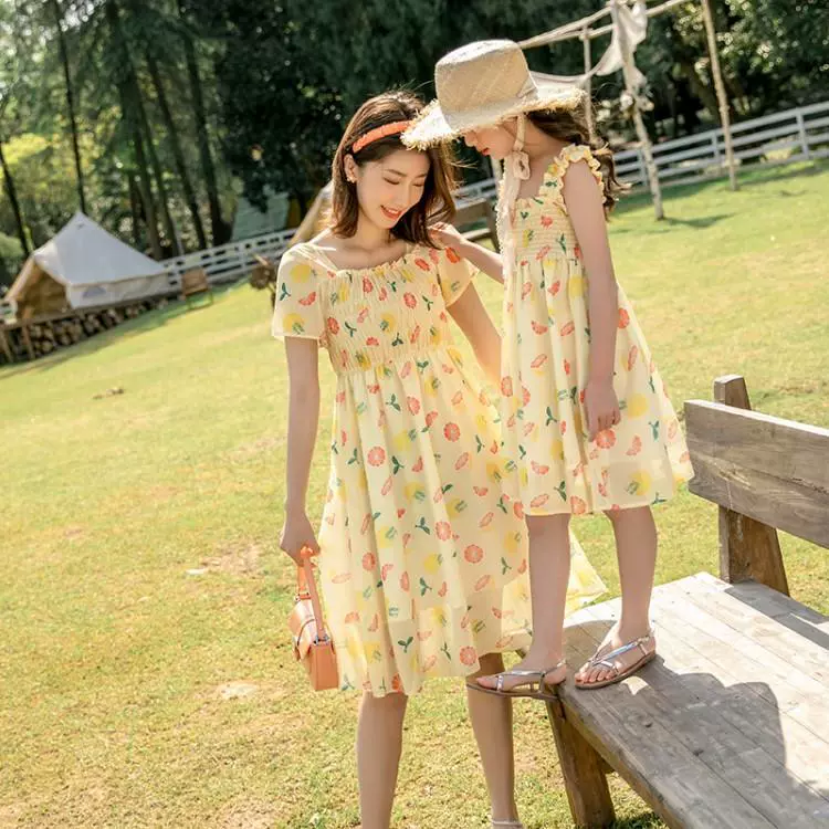 Quần áo cha mẹ mùa hè 2020 mới hợp thời trang mẹ và con gái váy dài phong cách phương tây đi nghỉ bên bờ biển váy voan đi biển - Trang phục dành cho cha mẹ và con