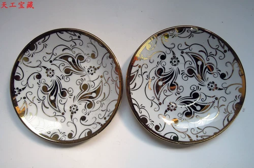 В начале 1980 -х годов освобождения 1980 -х годов цветочный рисунок золотой золотой фарфоров