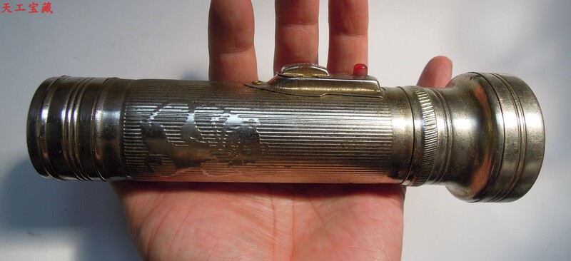 Old-Fashioned Flashlight with Bamboo Leaf Pattern from the Early Liberation Period and the Cultural Revolution, Nostalgic Antique Lighting Collectible Old-Fashioned Flashlight with Bamboo Leaf Pattern from the Early Liberation Period and the Cultural Revolution, Nostalgic Antique Lighting Collectible