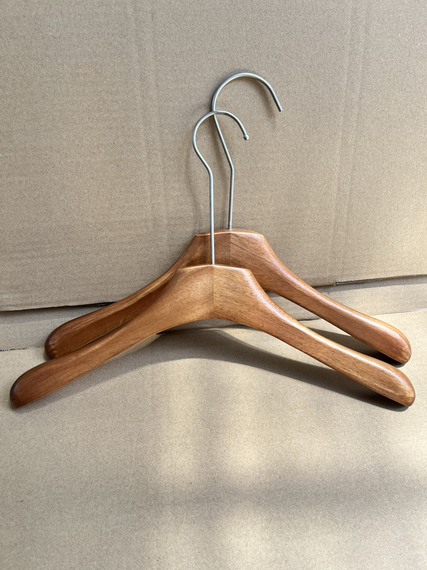 Special Anti-Slip, Traceless Rubber Wood Clothes Hangers and Trouser Clips in Walnut Color, High-End Wooden Hangers to Prevent Slipping Special Anti-Slip, Traceless Rubber Wood Clothes Hangers and Trouser Clips in Walnut Color, High-End Wooden Hangers to Prevent Slipping