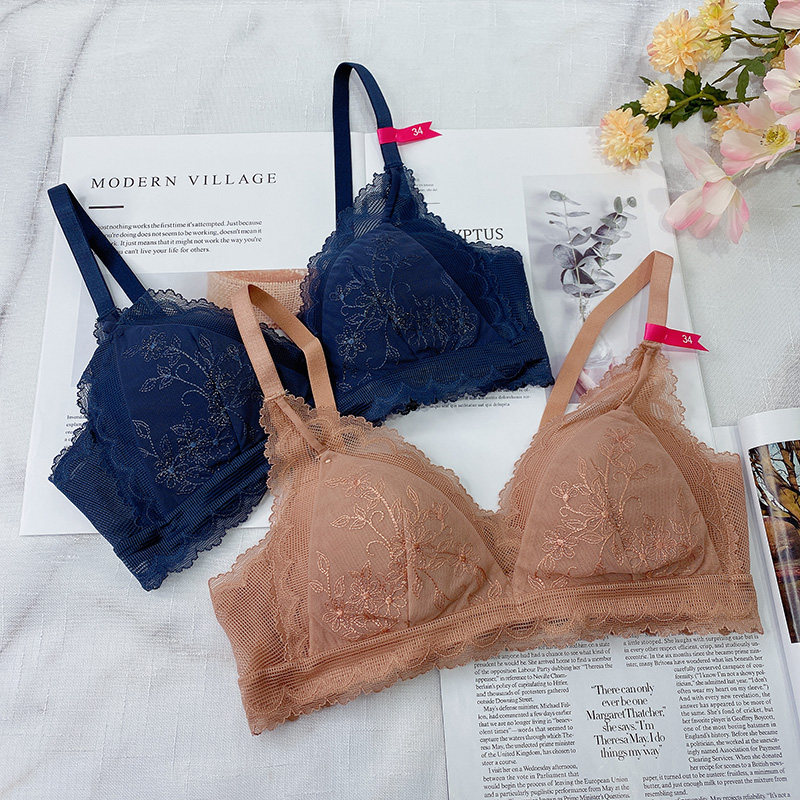 Soft and comfortable small breasted with bra hood Female lace embroidery No steel ring Sexy Fashion medium thin lingerie suit