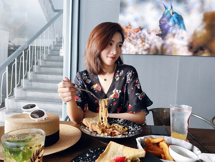 LUSON Mom Family trang bị quần short mùa hè gia đình nhà bốn váy gia đình mẹ và con gái váy hoa phiên bản Hàn Quốc áo khoác cặp cho mẹ và bé