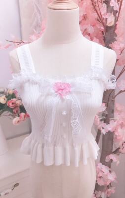 Sweet, cute and versatile, lace hem, black fungus hem knitted strappy top