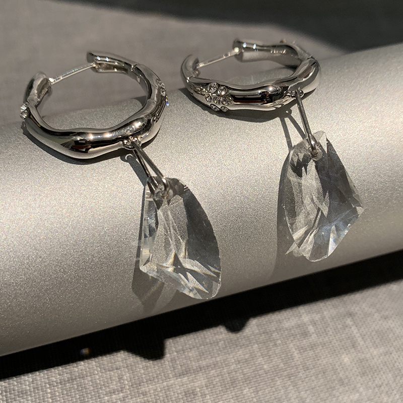 BOONEE ◆Light luxury design, faceted gemstone pendant, diamond earrings, earrings, round face, slim, high-end earrings for women