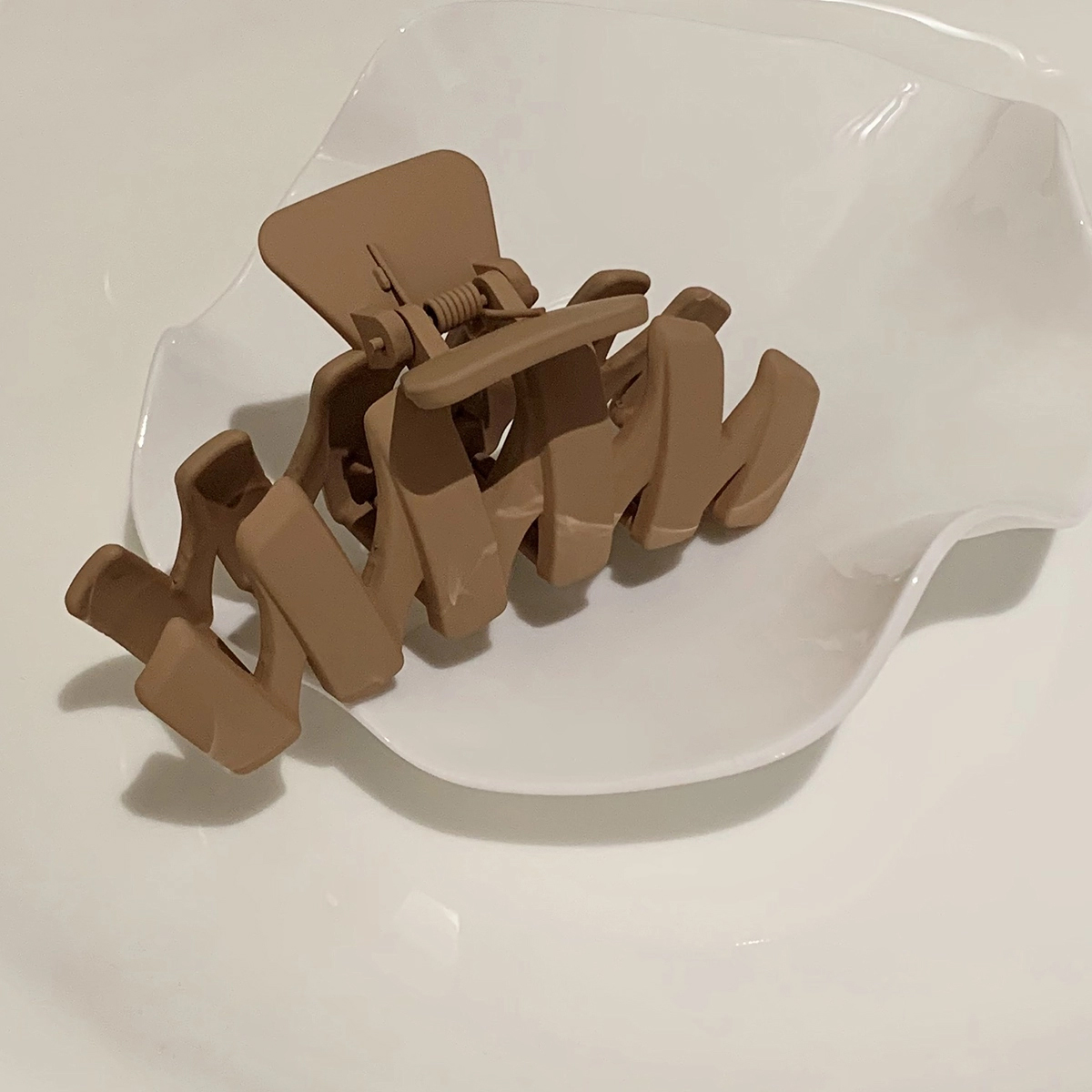 BOONEE fashionable ins matte wooden shark clip wild banana clip large grab clip hair accessories female retro hair clip