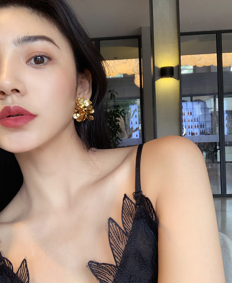 BOONEE◆French vintage metal flower earrings women's new high-end niche design temperament earrings earrings