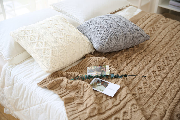 Phong cách Bắc Âu cashmere đan gối len đệm màu rắn sofa vuông gối cửa sổ gối không có lõi gối kèm chăn văn phòng