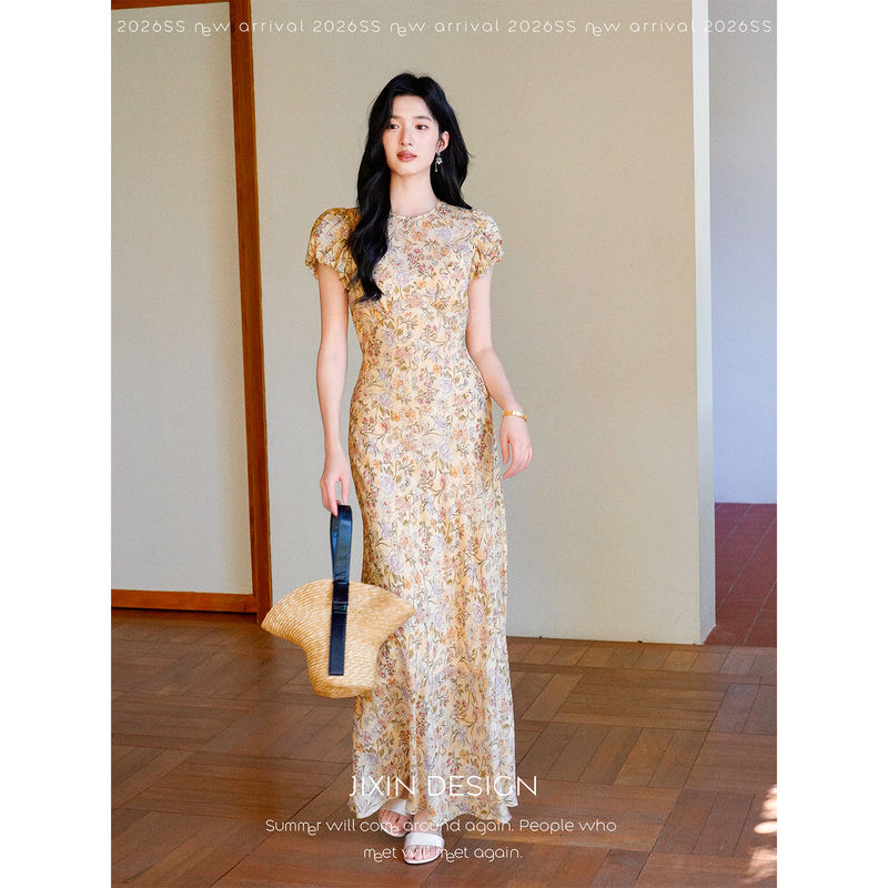 Send a Letter to "Floral Archive: the Archive of Flowers" and Receive a Tencel Linen Floral Dress, a French-Style Slim-Fit Long Dress Send a Letter to "Floral Archive: the Archive of Flowers" and Receive a Tencel Linen Floral Dress, a French-Style Slim-Fit Long Dress