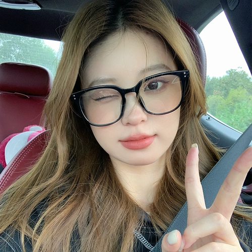 Большое круглое лицо, подходящее для очков черная рама, женская корейская версия артефакта Artifact Anti -Blue Light Net Net Red Flat Light Myopia может быть сопоставлена