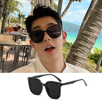 Ярко -черная рама серая черная пленка