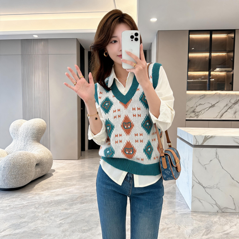 Jacquard V-Neck Layered Knitted Vest for Women 2026 Autumn and Winter New Korean Style Rhombus Pullover Sleeveless Sweater Vest for Women Jacquard V-Neck Layered Knitted Vest for Women 2026 Autumn and Winter New Korean Style Rhombus Pullover Sleeveless Sweater Vest for Women
