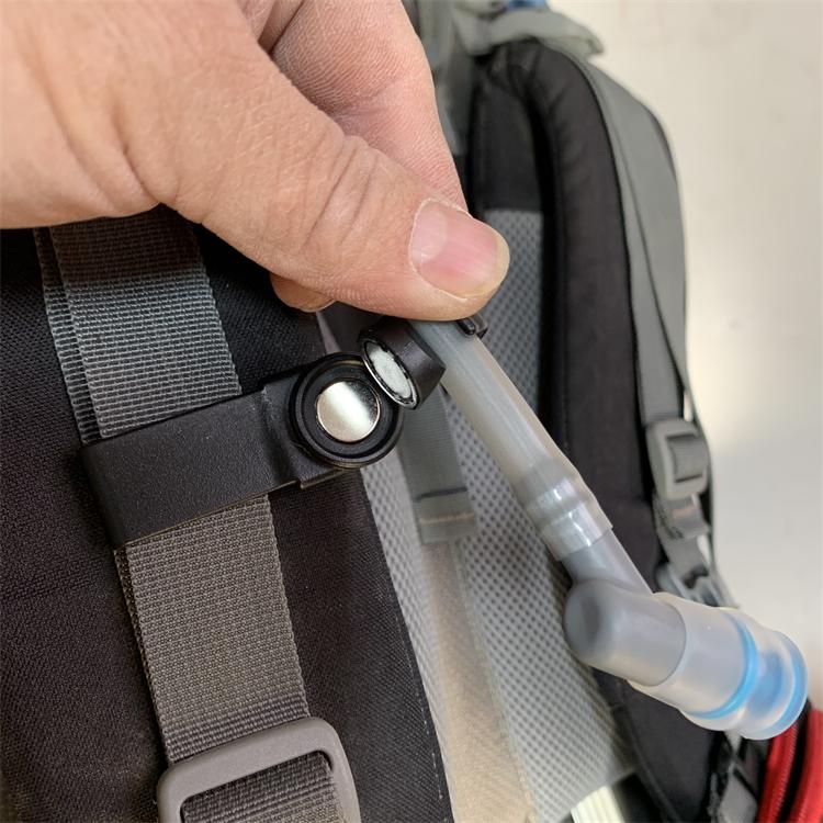 Outdoor Riding bag Water bag Drinking water pipe Magnetic suction type fixed clip buckle rotatable removable magnetic buckle water pipe clip