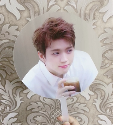 Star should aid peripheral three-dimensional grating transform stereo fan set to do EXO Zhu Yulong TFBOYS