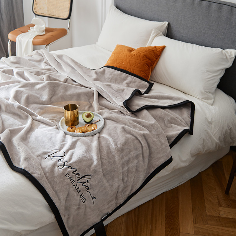 Blanket Quilt Four seasons office nap blanket Flannel warm solid color small cover blanket Student single air conditioning blanket