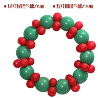 (Рождественское приготовление цветочного кольца)